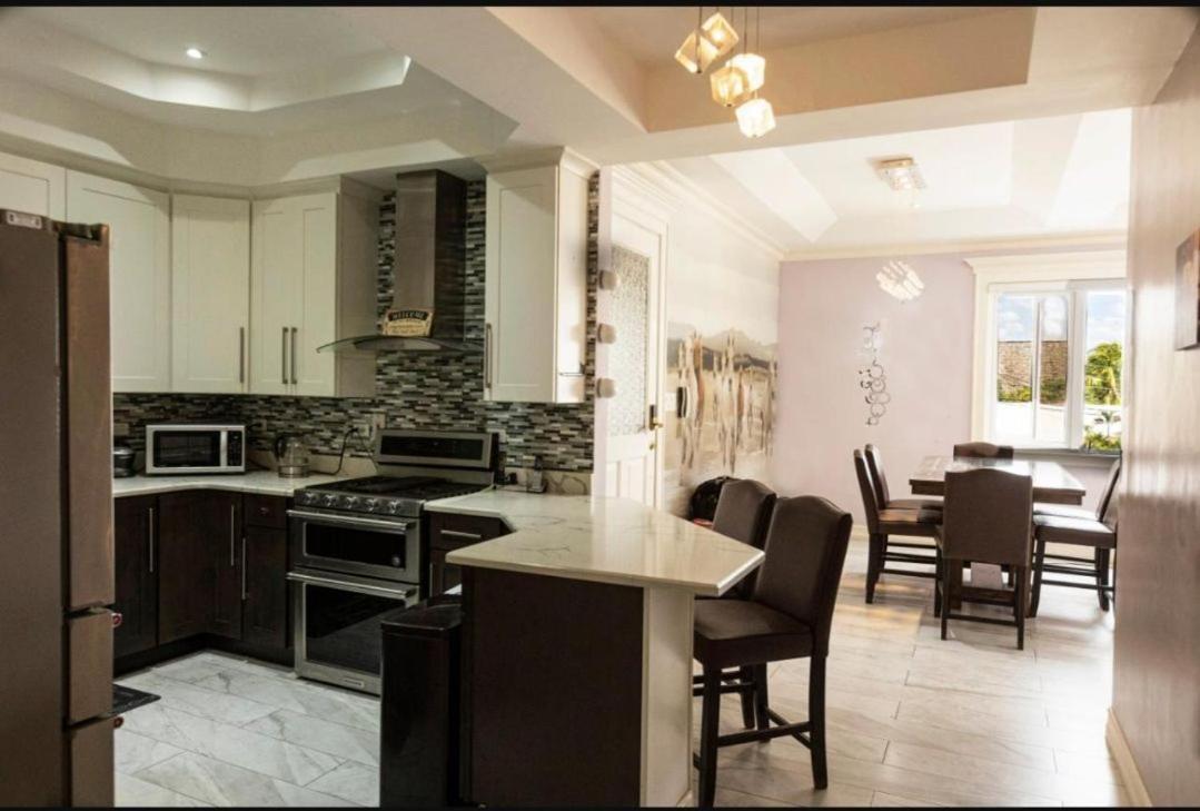 Finest Accommodation Riches Manor 1 Gladstone Drive Apt A2 Kgn 6 New Kgn คิงส์ตัน ภายนอก รูปภาพ