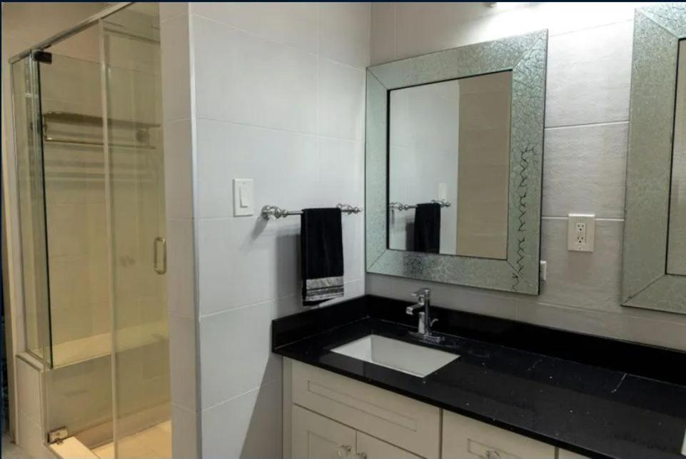 Finest Accommodation Riches Manor 1 Gladstone Drive Apt A2 Kgn 6 New Kgn คิงส์ตัน ภายนอก รูปภาพ